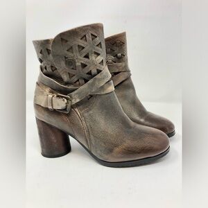 L'Artiste by Spring Step Madonna Leather Ankle Boots Grey Multi Sz 37
